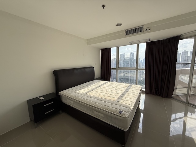 Waterford Sukhumvit 30 spacious safe 32nd floor BTS Phrom Phong