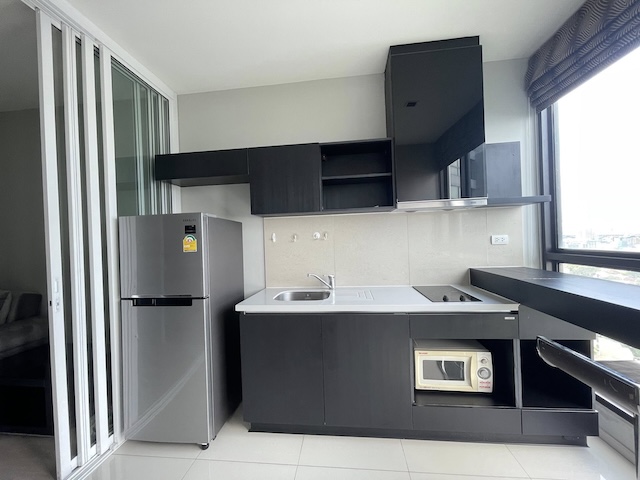 Rhythm Sukhumvit 44 Spacious clean comfortable 16th floor BTS Phra Khanong