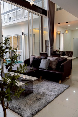 พูลวิลล่า 2 ชั้น สไตล์โมเดิร์น น้ำไม่ท่วม ขายพร้อมผู้เช่า หนองผึ้ง สารภี