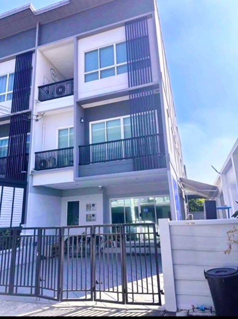 ถ.กาญจนาภิเษก MRT คู้บอน 2.7กม.รร.วัดคู้บอน 600ม.  4นอน 3 น้ำ  ขาย-เช่าทาวน์โฮมหรู 3 ชั้น หลังมุม ติดถนนใหญ่ 350 ตร.ม.  รามอินทรา-วงแหวน 