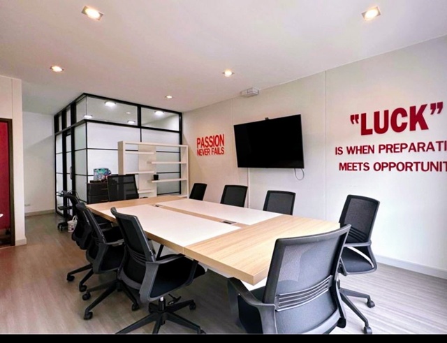 ถ.กาญจนาภิเษก MRT คู้บอน 2.7กม.รร.วัดคู้บอน 600ม.  4นอน 3 น้ำ  ขาย-เช่าทาวน์โฮมหรู 3 ชั้น หลังมุม ติดถนนใหญ่ 350 ตร.ม.  รามอินทรา-วงแหวน