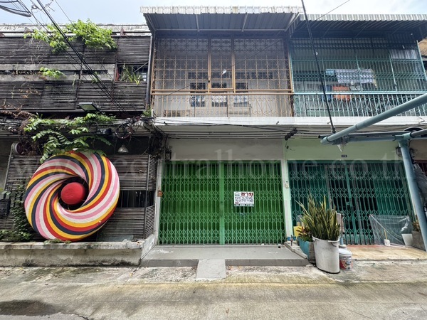 ลดราคา อาคารพาณิชย์ 2 ชั้น ซอยจรัญสนิทวงศ์ 62 ใกล้ MRT สิรินธร 