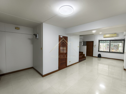 ทาวน์เฮ้าส์ 2 ชั้น หมู่บ้าน ศุภาลัยวิลล์ รัตนาธิเบศร์ 18 ใกล้รถไฟฟ้า