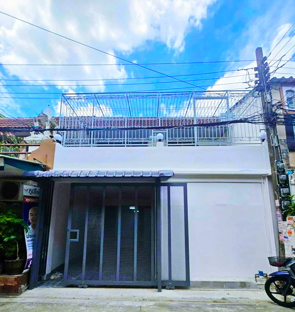  รัชดาภิเษก ให้เช่าทาวน์เฮ้าส์ 2 ชั้น MRTห้วยขวาง 745ม.3-6ปีมีครั้ง ปรับปรุงใหม่ 19ตร.วา. 149ตร.ม.  3 นอน 2 น้ำ ตประชาราษฏร์บำเพ็ญ 