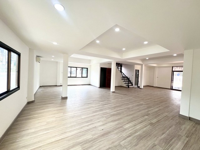 ให้เช่าอาคาร ติดถนนเกษตร-นวมินทร์ ทำเลสวยมาก เหมาะกับทำการค้า หรือออฟฟิศที่ต้องการหน้าร้าน