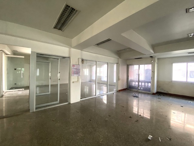 อาคารพาณิชย์ โฮมออฟฟิต 4 ชั้น พื้นที่ใช้สอย 1,000 ตรม. โครงการ ชีวินเพลส ถนนสิรินธร ซอย 7 ใกล้ BTS