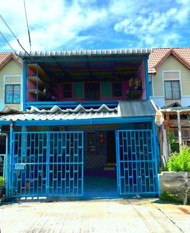 ขายบ้านนาป่าชลบุรีราคาถูก บ้านทาวน์เฮ้าส์ 2 ชั้นนาป่าชลบุรี หมู่บ้านแฟมิลี่แลนด์นาป่า20 ตรว 3 ห้องนอน  2  ห้องน้ำ