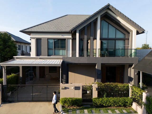 ให้เช่าบ้านเดี่ยวหรู 2 ชั้นหลังหัวมุม 70 ตร.ว. บางกอก บูเลอวาร์ด พระราม 9 ทำเลกรุงเทพกรีฑาตัดใหม่ ตกแต่งสุดพรีเมี่ยม พร้อมอยู่