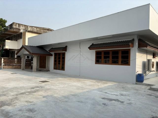 HR 6155 ให้เช่าอาคาร 1 ชั้น ในพื้นที่รวม 1022 ตรม. ซอยเรวดี ถนนติวานนท์ ใกล้รถไฟฟ้าสายสีม่วงสถานี กระทรวงสาธารณสุข