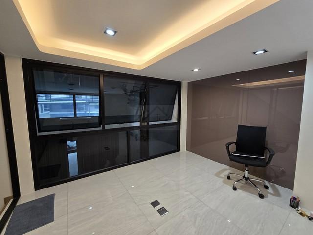 HR 6151 ให้เช่าโฮมออฟฟิศ 3.5 ชั้น โครงการ DISTRICT ดิสทริค เอกมัย-รามอินทรา (รามอินทรา 40) ทำเลดีย่านเลียบด่วน