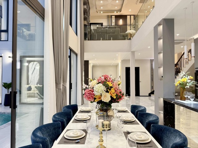 Luxury Modern Pool Villa – พัทยา 5 ห้องนอน | 7 ห้องน้ำบ้านพร้อมเฟอร์นิเจอร์ครบครัน ราคา 24.9 ล้านบาท