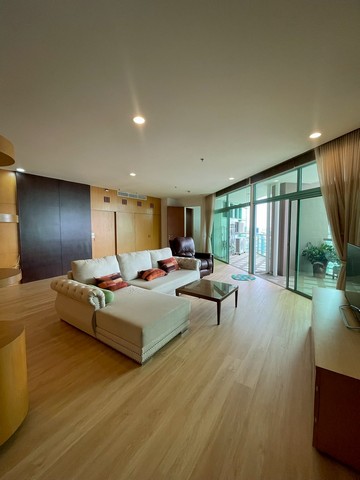 LVPU53253 ให้เช่า คอนโด โครงการ Chatrium Riverside Condominium ซึ่งตั้งอยู่ในเขตบางคอแหลม ใกล้ BTS สะพานตากสิน ใกล้โรงเรียนนานาชาติ Shrewsburyราคาเช่า : 120,000 บาท/เดือน (สัญญาขั้นต่ำ 1 ปี) ที่ตั้ง : ซอย เจริญกรุง 70 แขวง วัดพระยาไกร เขต บางคอแหลม กรุงเทพมหานคร 10120ชื่อโครงการ : ชาเทรียม ริเวอร์ไซด์ เรสซิเด้นท์ Chatrium Riverside Residenceรายละเอียด : - พื้นที่ใช้สอย 170 ตร.ม.- ชั้น 33 - 3 ห้องนอน - 3 ห้องน้ำ- เฟอร์นิเจอร์ครบ - วิวแม่น้ำ