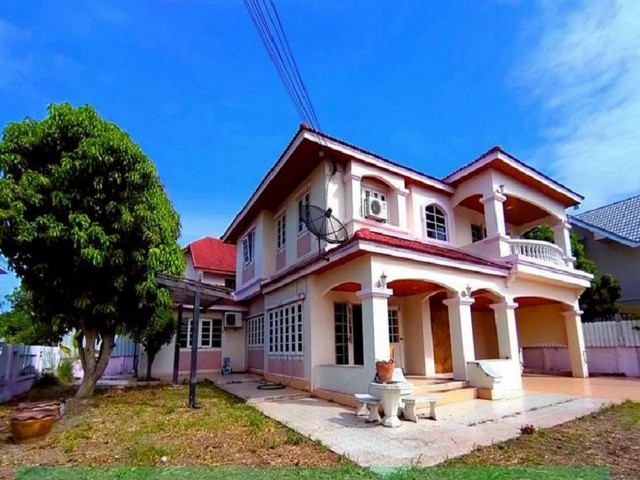 TEL:088-559 5199 คุณเอLine:https://line.me/ti/p/C0eGe0whLXโครงการสามมุขธานี – บางแสน ต.แสนสุข อ.เมือง จ.ชลบุรีบ้านวิวภูเขา โอบล้อมด้วยธรรมชาติ บรรยากาศสงบ ราคาเพียง 5.99 ล้านบาท (ถูกที่สุดในโครงการ)พื้นที่ใช้สอยกว้างขวางเนื้อที่ 124 ตารางวา5 ห้องนอน 3 ห้องน้ำ1 ห้องลิฟวิ่งรูมแยกห้องแม่บ้าน 2 ห้อง + 1 ห้องน้ำ (อยู่นอกตัวบ้าน)บ้านเดี่ยว 2 ชั้น หลังมุม ด้านหน้าไม่ชนใครฮวงจุ้ยดี อยู่สบาย การเดินทางสะดวก 