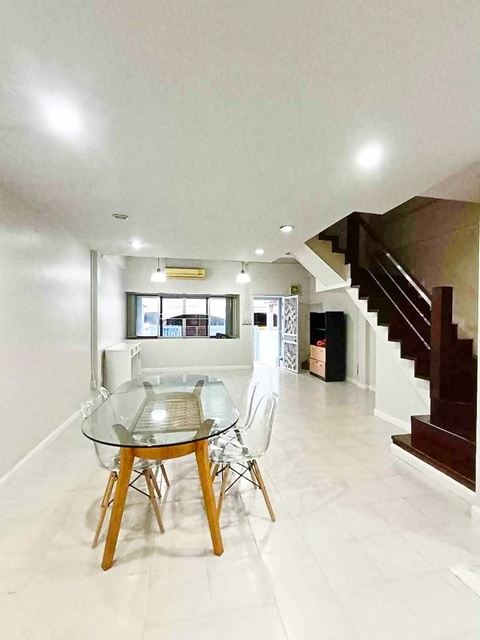 หัวหมาก 700 ม.ให้เช่าทาวน์เฮ้าส์ 3 ชั้น สวนหลวง 240 ต.ร.ม.บ้านกลาง พระราม 9  ARL  พร้อมเฟอร์ฯ 3 นอน ดอะไนน์ เซ็นเตอร์ พระราม 9​ 654 ม.