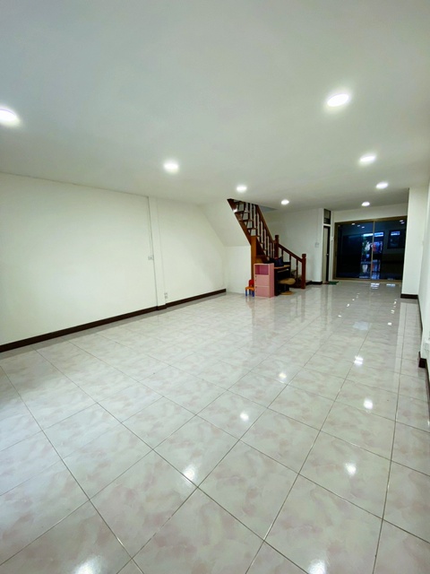 BTS เสนานิคม ลาดพร้าววังหิน79-85 2.1 กม เดอะแจส วังหิน 365 ม.ให้เช่าทาวน์เฮ้าส์ 2 ชั้น 19 ตร.วา. 155 ตร.ม. ถ.ลาดพร้าววังหิน