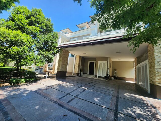 Elegant 3BR Home at Narasiri Bangna with Wide Garden, Near Mega Bangna Shopping