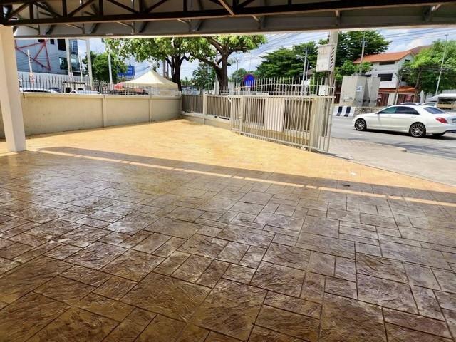 ให้เช่าโฮมออฟฟิศ 450 ตร.ม. ติดถนประเสริฐมนูกิจ เลียบด่วน ทำเลสวย หน้ากว้างติดถนน ใกล้โรงเรียนเลิศหล้า จอดรถได้หลายคัน