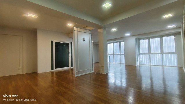 P1174 ให้เช่า พื้นที่ชั้น 2  ขนาด 102 ตารางเมตร ทาวน์อินทาวน์ ลาดพร้าว 94 ใกล้เดอะซีน The Scene ทาวน์อินทาวน์