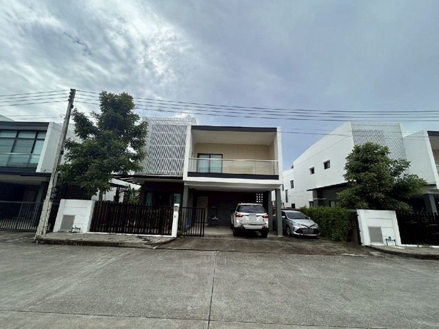 ปาล์มวิว #ข่วงสิงห์ ราคาเพียง 6.5 ล้าน บ้านสวยหลังใหญ่ 2 ชั้น ดีไซน์ทันสมัย ทำเลดี ใกล้เมือง เดินทางสะดวก บรรยากาศสงบ น่าอยู่มาก