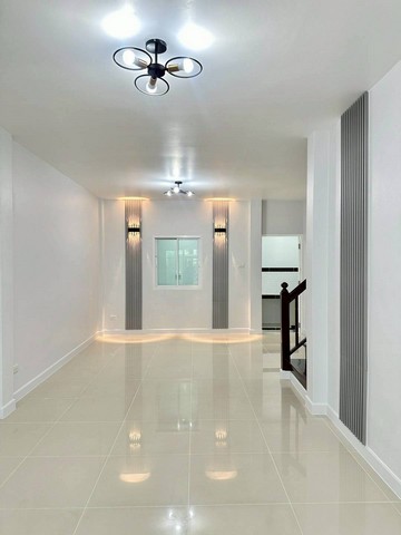 ขายบ้านทาวน์เฮ้าส์สองชั้น หมู่บ้านไลโอ (่วงแหวน-ปิ่นเกล้า) ซอย4 รีโนเวตใหม่พร้อมอยู่ ต.บางม่วง อ.บางใหญ่ จ.นนทบุรี