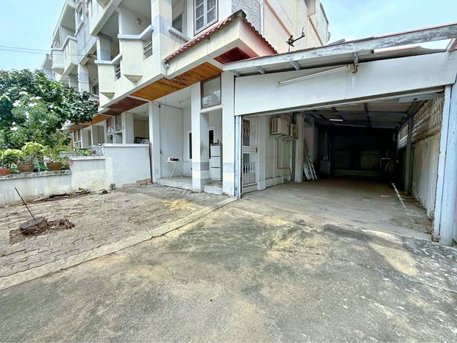 ลาซาล28-34ตลาดลาซาล2000 400 ม.ให้เช่าบ้านหลังมุม 3ชั้น BTSบางนา 1.6กม. 3-4จอดรถ สุขุมวิท105  32ตร.วา. 362 ตร.ม