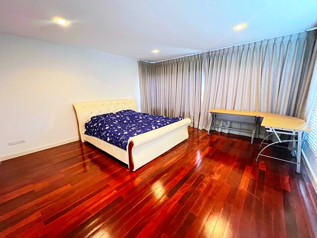 สมาคมชาวปักษ์ใต้ 1กม.ถ.ให้เช่าคฤหาสน์ 3 ชั้น 102ตร.วา.308 ตร.ม.MRT หลักสอง 4.5 กม ติดถนนใหญ่ 3นอน 4น้ำ