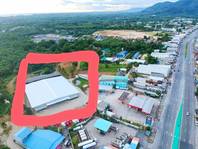 ตะกั่วทุ่ง พังงา ตลาดโคกกลอย 750 ม.ให้เช่าโกดัง 3,000 ตร.ม. คลังสินค้า ขนาดใหญ่ พร้อมที่จอดรถ  ใกล้ถนนหลัก ชุมชน ตลาดโคกกลอย 750 ม.