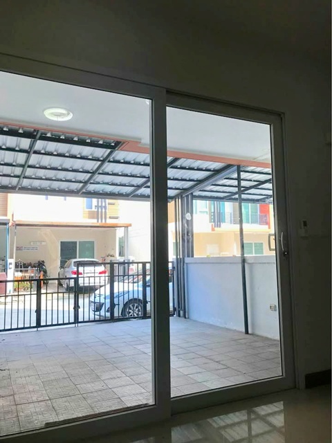 ให้เช่าทาวน์โฮม 3ชั้น แยกนวลจันทร์-รามอินทรา MRT วัชรพล 2.3กม.พร้อมเฟอร์ฯ 18 ตร.วา. 220 ตร.ม. 3 นอน 4 น้ำ ตลาดนวลจันทร์สเตชั่น 900 ม. 