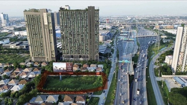 English version below.  ขายที่ดิน ใกล้ Mega Bangna 2-2-53 ไร่ ติดถนนใหญ่ ทำเลทอง เดินทางสะดวก  ที่ตั้ง ถนนบางนา-ตราด ตำบ