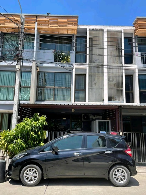 ถูกที่สุดในโลก ให้เช่า ทาวน์โฮม 3 ชั้น บ้านมีแอร์ครบ  แฟชั่น รามอินทรา 3กม.  รพ.สินแพทย์ 20ตรว. 3นอน 3น้ำ ที่จอดรถ 2 คัน  หทัยราษฏร์