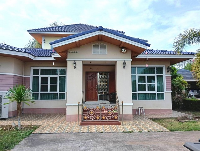 ขายที่ดินพร้อมสิ่งปลูกสร้างชลบุรีราคาถูก ที่ดินหนองอิรุณบ้านบึงชลบุรี ผังสีเหลืองeec บนเนื้อที่  36  ไร่ (รวมสิ่งปลูกสร้างประมาณ  6  ไร่ )