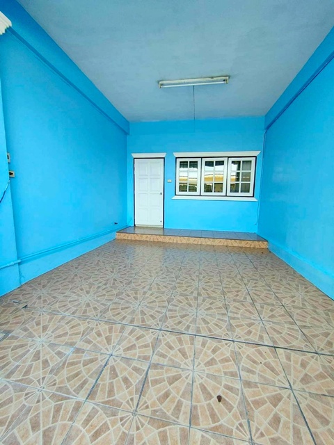 รร.วัดใหม่ผดุงเขต 1.7 กม.ศาลาธรรมสพน์ ทวีวัฒนา ให้เช่าทาวน์เฮ้าส์ 3.5 ชั้น ใหม่ 20 ตร.วา. 256 ตร.ม.  3 นอน 