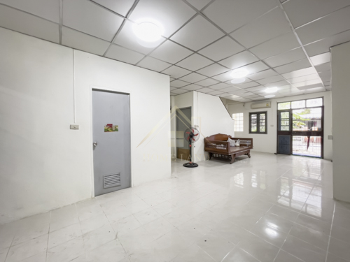 ทาวน์เฮ้าส์ 2 ชั้น หมู่บ้าน บัวทอง 4 หลังมุม