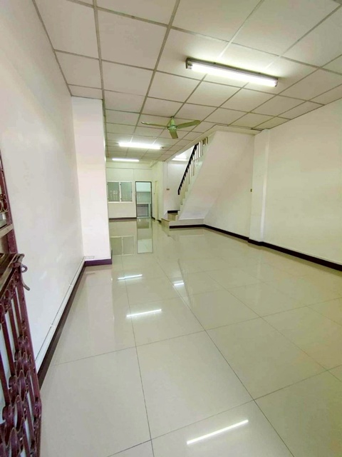 แยกอุทยาน ให้เช่าทาวน์เฮ้าส์ 3.5 ชั้น ใหม่ 22ตร.วา. 252 ตร.ม.ถ.บรมราชชนนี-พุทธมณฑลสาย 3   3 นอน ศาลาธรรมสพน์ ทวีวัฒนา