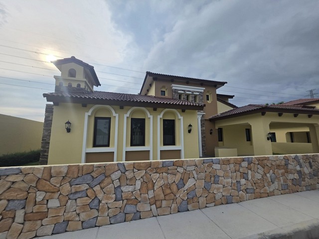 บ้านเดี่ยว สไตล์ทัซคานี แบบประเทศอิตาลี ในโครงการ ณุศา ชีวานี พัทยา 