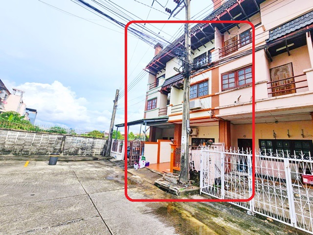 ซอยนวมินทร์ 133-141 ทาวน์เฮ้าส์ 3 ชั้น  24ตร.วา 4นอน 7-Eleven สนามหญ้า 2แอร์  ตรงข้ามโลตัส ไทวัสดุ 274 ตร.ม. 