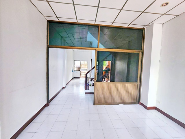 7-Eleven สนามหญ้า ซอยนวมินทร์ 131-141 4นอน 2แอร์  ตรงข้ามโลตัส ไทวัสดุ ทาวน์เฮ้าส์ 3 ชั้น  24ตร.วา  274 ตร.ม.