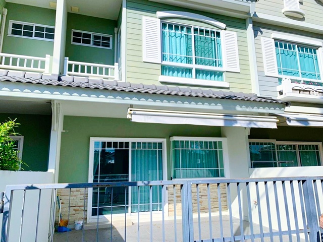 ให้เช่า ทาวน์โฮม 2 ชั้น 21 ตร.วา. 170 ตร.ม. เมกะบางนา 1.9 กม.อินดี้บางนา กม.7  MRT ศรีลาซาล 2.5 กม.