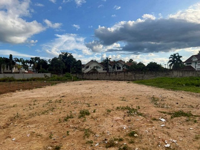 ที่ดินเปล่า ทำเลดี หมู่บ้านชาวฟ้า หางดง เชียงใหม่            