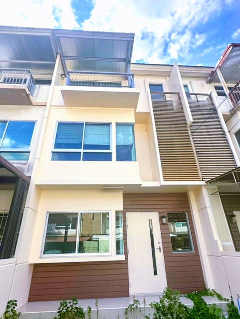 พร้อมเฟอร์ฯ 3 นอน ให้เช่าทาวน์โฮมหรู 3 ชั้น  ซ.อนามัยงามเจริญ10-16 เซ็นทรัล พระราม 2 1.1กม.22ตร.วา. 254 ตร.ม. 3 น้ำ  รพ.นครธน 1.5 กม.