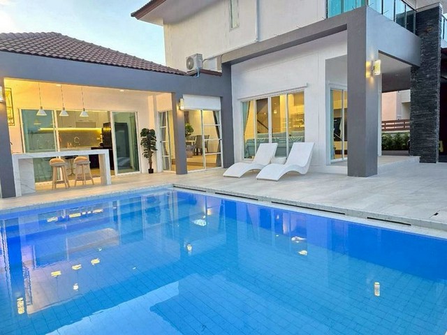 พูลวิลล่าเดี่ยว 2 ชั้น เฟอรืครบ พร้อมเข้าอยู่ โซนแม่เหียะ 