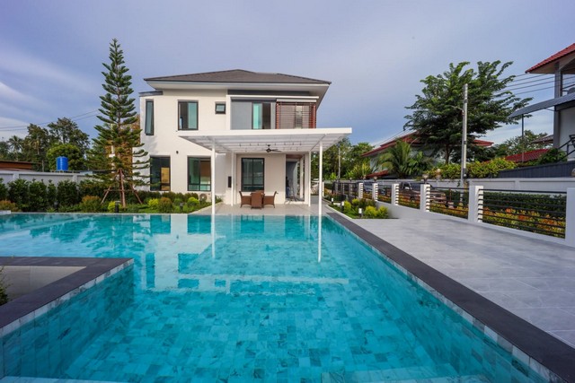 ขายพูลวิลล่า พัทยา ขาย pool villa พัทยา ชลบุรี ขายบ้านพูลวิลล่า ห้วยใหญ่ ชลบุรี luxury pool villa in Huai Yai ตกแต่งครบ พร้อมเฟอร์ 115 ตรว.