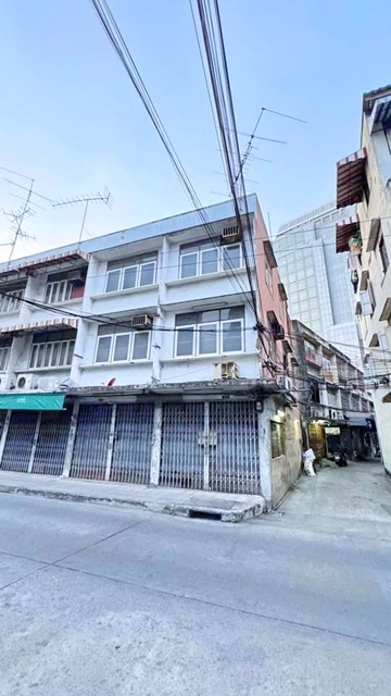 บรรทัดทอง ไชน่าทาวน์ (เยาวราช) 2.8 กม.ให้เช่าอาคารพาณิชย์ 2 คูหา 3ชั้นBTSสนามกีฬาแห่งชาติ 900 ม. หลังมุม มีดาดฟ้า 42ตร.วา. 472 ตร.ม