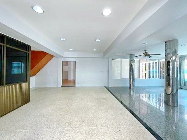 ให้เช่าทาวน์เฮ้าส์ 2 ชั้น  6 นอน ตรงข้าม รพ.เกษมราษฎร์ บางแค 400ม.เพชรเกษม53-61 MRT หลักสอง 1.6 กม. 41 ตร.วา. 5น้ำ  เดอะมอลล์บางแค 