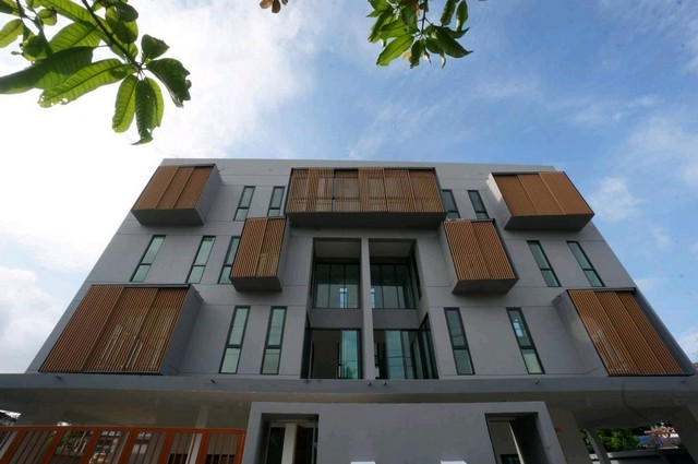 ให้เช่าโฮมออฟฟิศ3.5ชั้นย่านรัชดาลาดพร้าวลาดพร้าววังหินโชคชัย4 ใกล้MRTลาดพร้าว ใกล้ศาลรัชดา