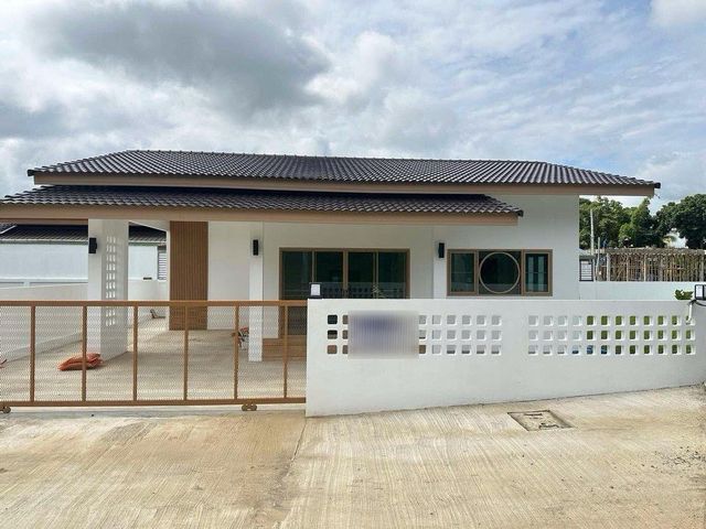 โซนน้ำแพร่ ขาย 2.26 ล้าน 66.8 ตรว. หางดง บ้านสร้างใหม่ชั้นเดียว สไตล์มินิมอล ซื้อเพื่อปล่อยเช่าได้ การันตีค่าเช่าขั้นต่ำ 15,000/ด. 