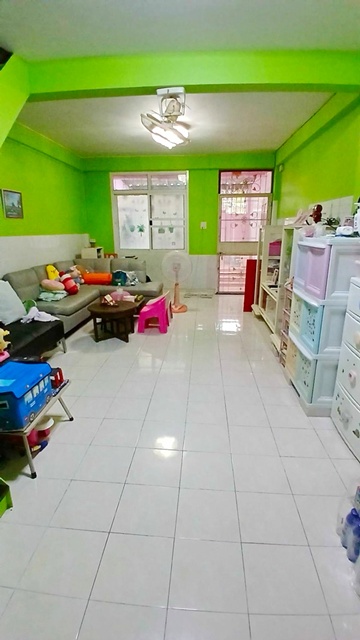 ตลาดเอี่ยมสมบัติ 850 ม. ตลาดนัด อ่อนนุช 38 1.5กม บ้านทาวน์โฮม 2ชั้น 19ตร.วา.  MRT ศรีนุช 1.6 กม. 149ตร.ม. 2 นอน 1 น้ำ 