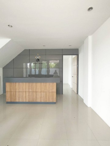 ให้เช่าทาวน์โฮม4ชั้นห้องมุม 300ตร.ม.ย่านรามอินทราใกล้แฟชั่นไอแลนส์,MRTวงแหวนรามอินทรา