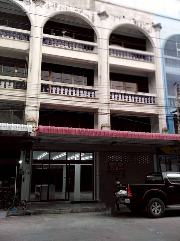 ให้เช่าบ้านใหม่ตกแต่งสวย 3 ชั้นครึ่ง ทำเลทองใจกลางเมืองสุพรรณบุรี ใกล้ตลาดสดเมืองทอง