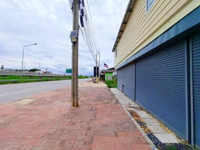 ให้เช่าอาคาร 2 ชั้น  เซ็นทรัล พระราม2 4 กม. บิ๊กซี โฮมโปร Lotusพระราม2 2.13กม.ติดถนนใหญ่ เหมาะทำร้านหรือออฟฟิศ  เลียบทางด่วนสะแกงาม 